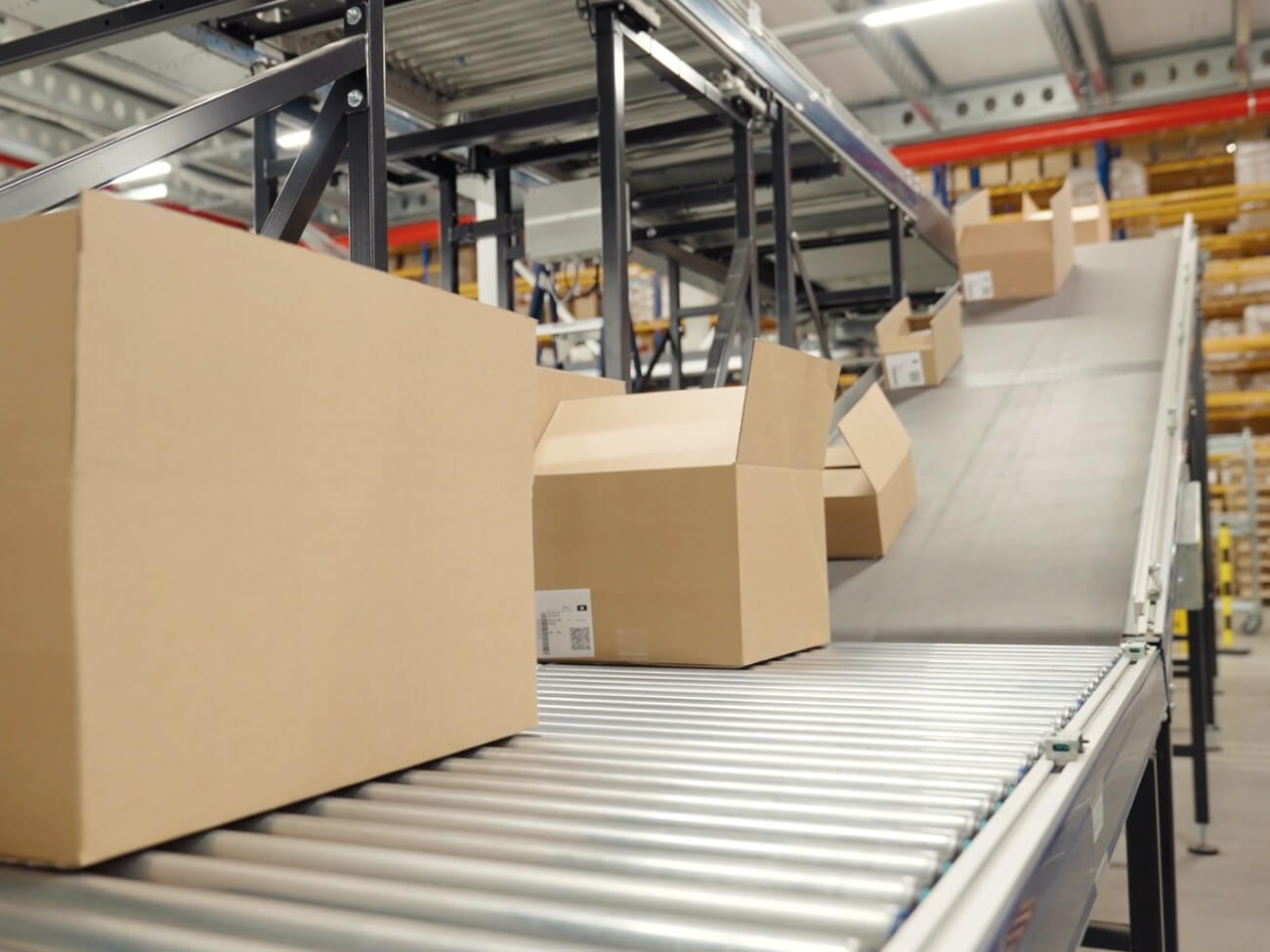 A photo of right-sized boxes on a conveyor at CEVA Logistics before final packaging.