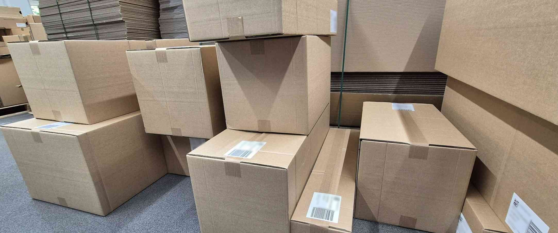 On Demand Boxes with different sizes produced on VEGA packaging line.